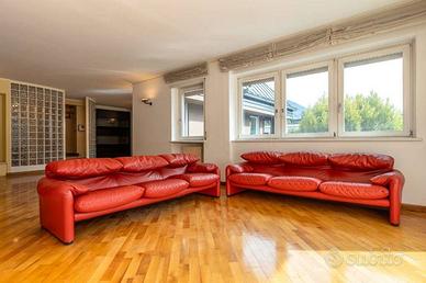 Appartamento di 330 m² con più di 5 locali a Sondr