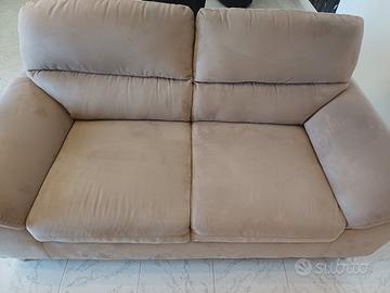 Divano 2 posti larghi, come N.U.O.V.O