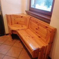 Tavolo in abete con 3 sedie e panca ad angolo