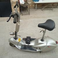 scooterino elettrico con carica batterie 