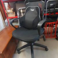 Poltrona da gaming con cuscino lombare