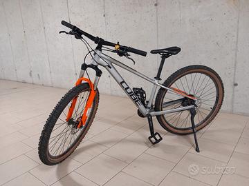 Bici Cube Aim race ben tenuta