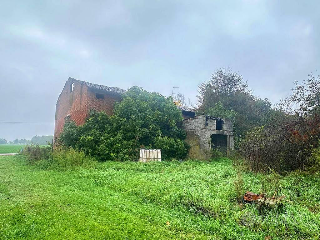 Rustico / Casale di 515 m² con più di 5 locali e b - Vista 3