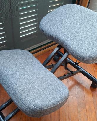 Sedia ergonomica con appoggio ginocchia 