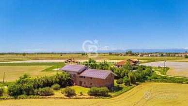 Villa di 410 m² con 4 locali e box auto a Tornaco