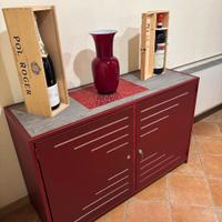 MOBILE MODERNO IN METALLO