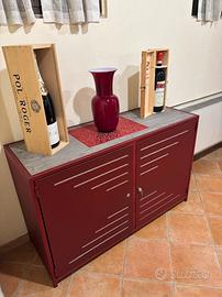 MOBILE MODERNO IN METALLO