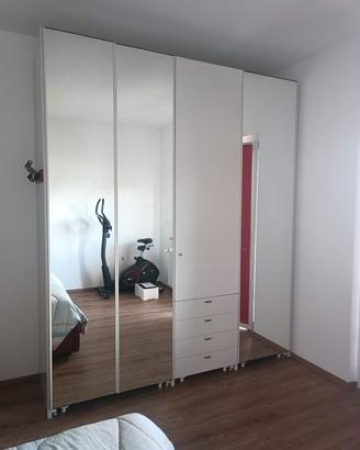 armadio bianco con 3 specchi