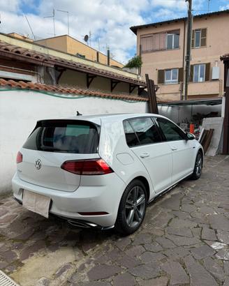 Volkswagen Golf Sport R-Line 1.5 TSI DSG