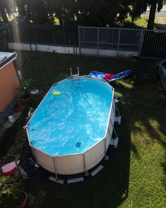 Piscina fuori terra ovale Bestway  con filtro