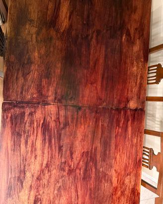 tavolo in legno con sedie