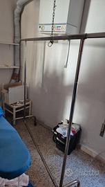 n. 3 carrelli portapanni 