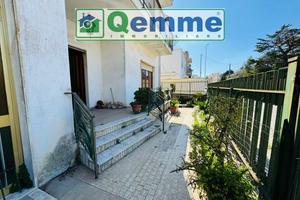 BIFAMILIARE AL PIANO TERRA CON SPAZI ESTERNI