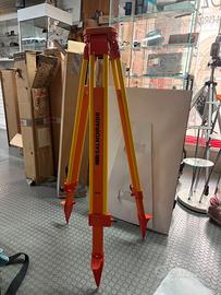 Treppiede per strumenti topografici