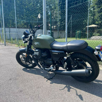 Moto Guzzi V7 III Stone, verde militare