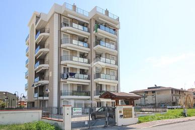 3 LOCALI A ALBA ADRIATICA