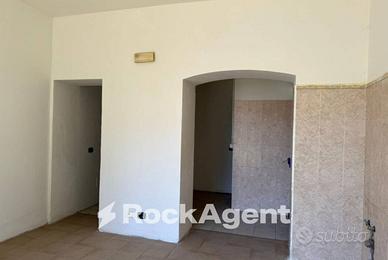 BASILICANOVA (PR) - NEGOZIO \ UFFICIO CON POSTO A