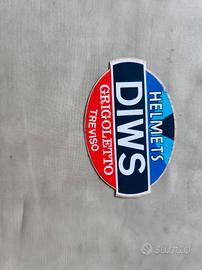 adesivo vintage del marchio DIWS Helmets
