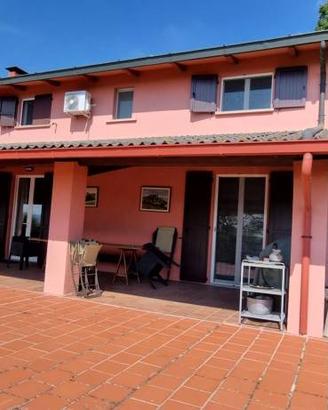 Villa di 440 m² con più di 5 locali e box auto dop