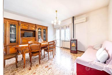 3 LOCALI A GUASTALLA