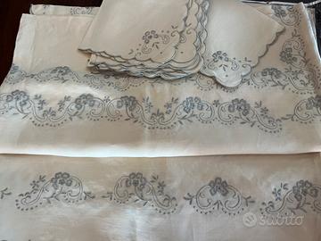Tovaglia antica lino ricamata a mano