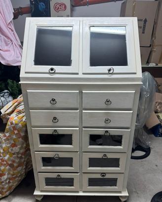 Dispensa in legno bianco