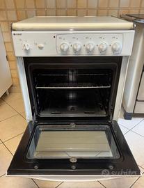 Indesit: Fornello gpl o metano con Forno