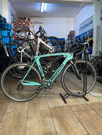 Bici da corsa Bianchi Oltre