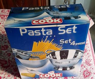 pasta set 4 pezzi nuovi acciaio inox con scatola