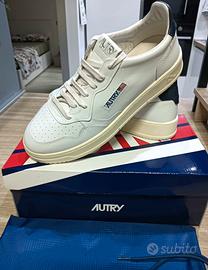 Autry 01 Low Leather Sneaker White & navy