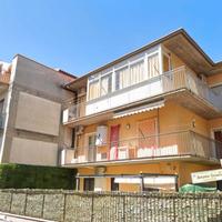 Camporotondo- Via Padre Pio - Vani 4 -Buone Condiz