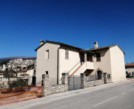 CASA INDIPENDENTE A SPELLO