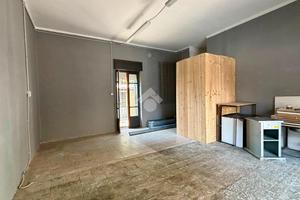 NEGOZIO A GRUGLIASCO