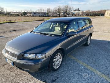 Volvo V70/XC70 V70 2.4 D5 20V cat Momentum