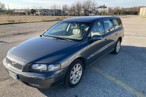 Volvo V70/XC70 V70 2.4 D5 20V cat Momentum