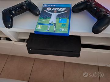 PS4 Slim con 2 controller e FC25
