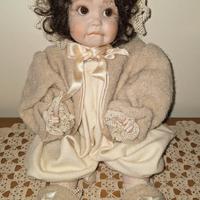 Cleo' bambola porcellana 