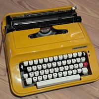 Macchina da scrivere Olivetti Underwood 319