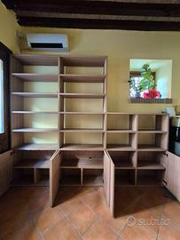 Libreria con mensole removibili
