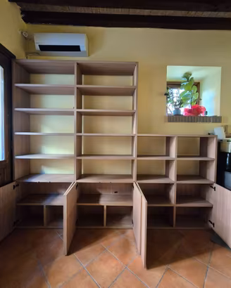 Libreria con mensole removibili