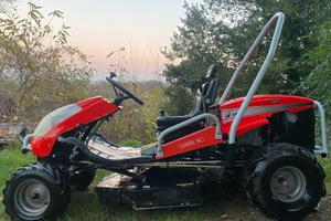 Trattorino trinciaerba 23cv 4x4