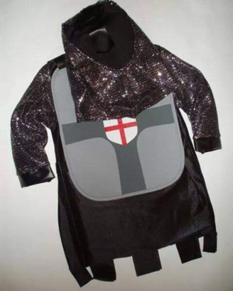 Costume carnevale cavaliere con copricapo