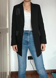 Blazer lungo nero con dettagli a contrasto