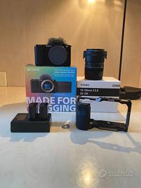 Sony ZV-E10 + Sigma 18-50 f/2.8  + rig + batterie