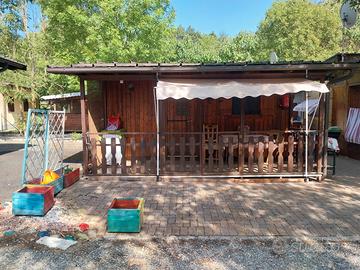  Casetta in legno in campeggio 