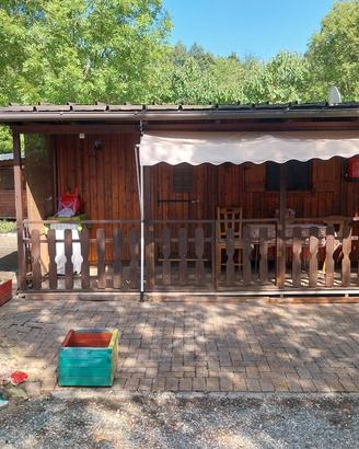  Casetta in legno in campeggio 