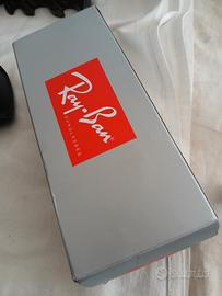 occhiali da sole Ray-Ban modello Wayfarer 