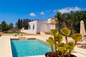 Villa con piscina ad uso esclusivo