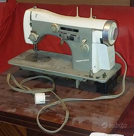 Macchina da cucire Necchi vintage
