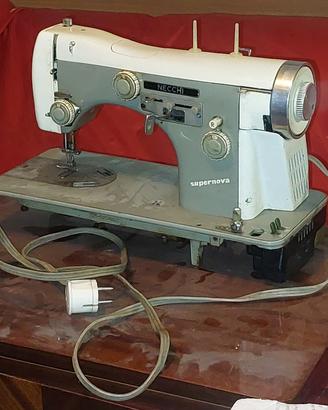 Macchina da cucire Necchi vintage